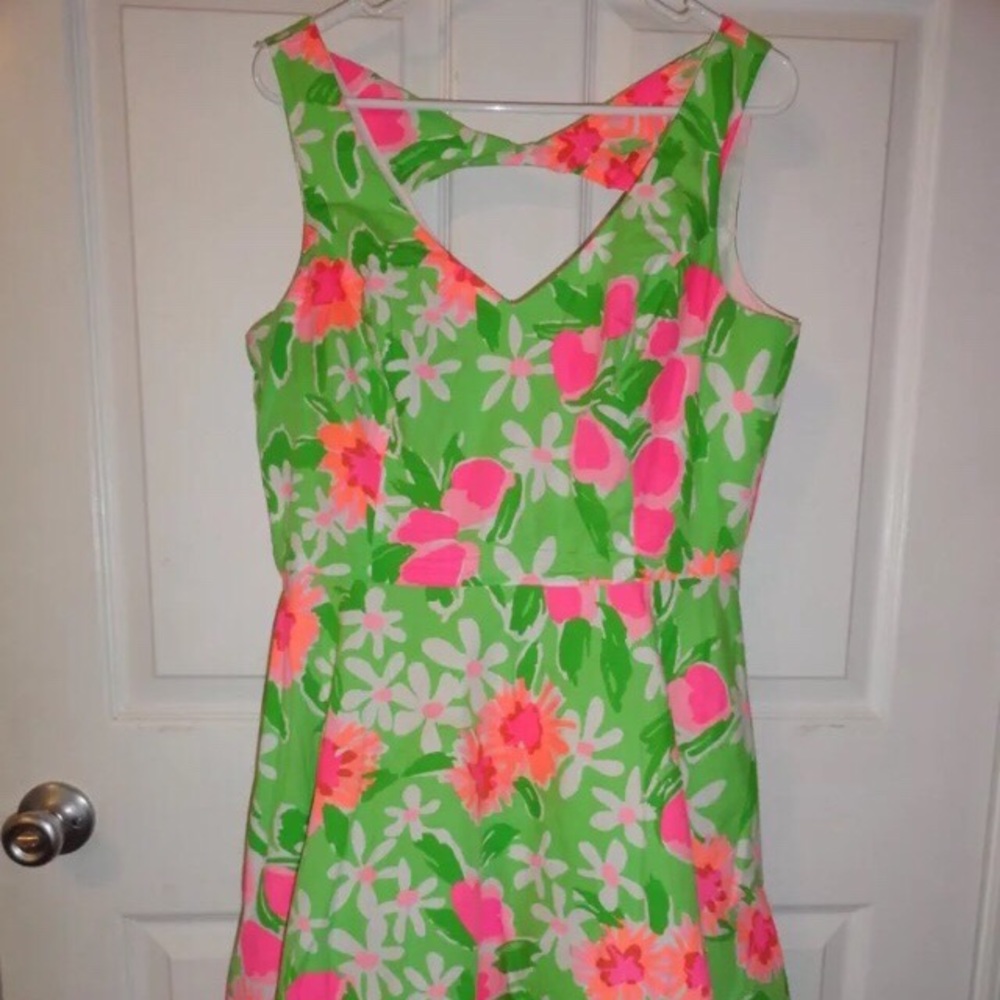 Lilly Pulitzer V-neck, key hole back, floral